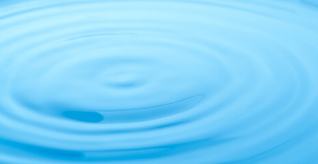 美しい水面の波紋の模様