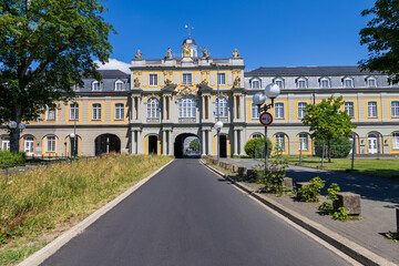 Fototapeta premium Baroque Gateway and University Building under Clear Summer Sky