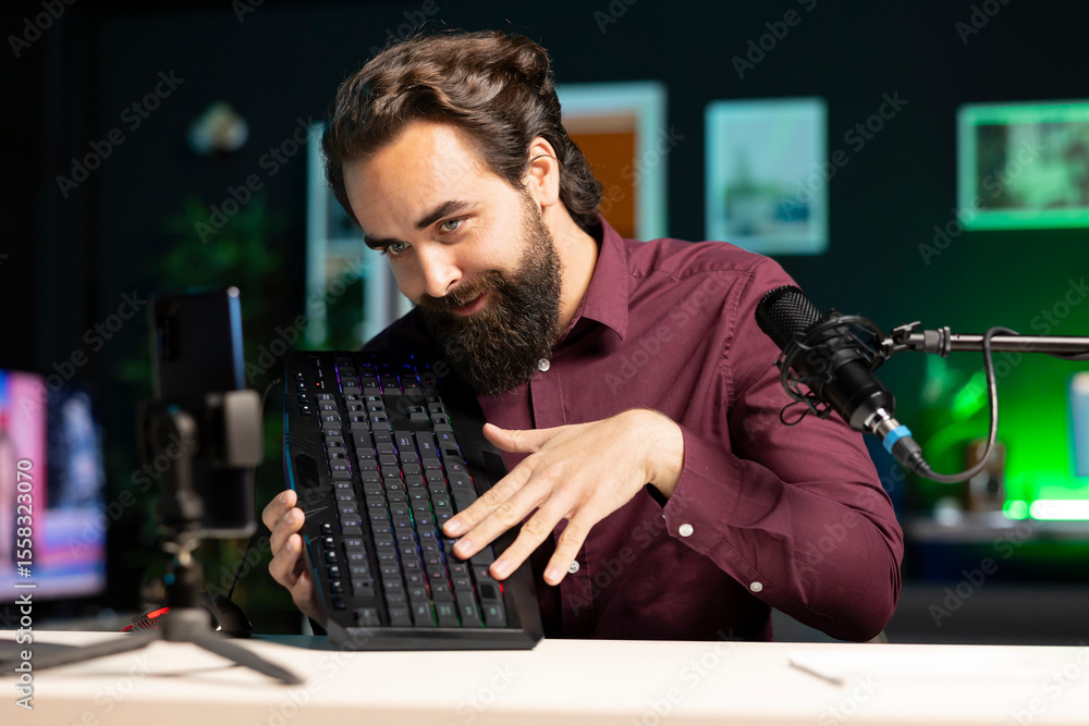 Poster tech guru promoting mechanical keyboard from sponsor to subscribers. content creator paid by brand t