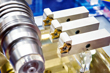 Lathe tool cutter with inserts