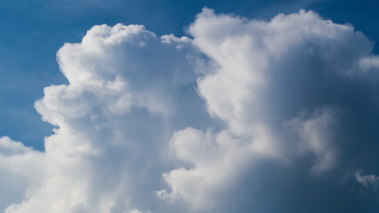 Temps orageux et cumulonimbus