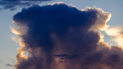 Temps orageux et cumulonimbus