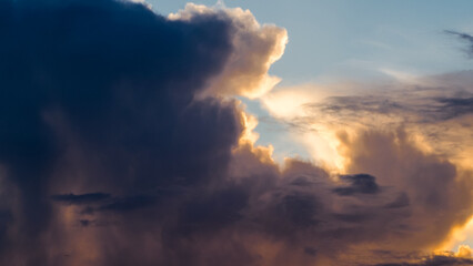 Temps orageux et cumulonimbus