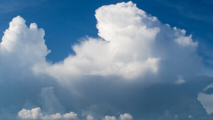 Temps orageux et cumulonimbus