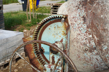 Detail of the gear wheel on the mixer. Mixer lifting system.