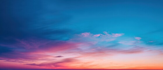 Obraz premium The breathtaking sunset sky showcasing vibrant colors and tranquil clouds.