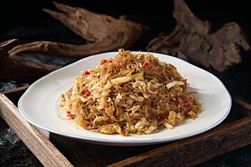 Fried rice pepper, cabbage and egg with crystal vermicelli