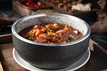 Jianghu cuisine stone pot duck blood stewed pork intestines