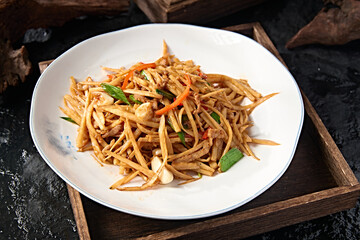 Stir-fried pork shreds, king oyster mushroom shreds, colorful pepper shreds