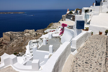  Whitewashed buildings on the edge of the caldera cliff, Oia village, Santorini, Greece