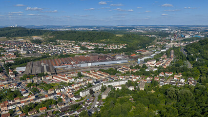 vue aérienne et panoramique sur la vallée de la Fensch en Lorraine, ancienne région...