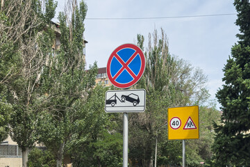 Road signs "No stopping", "Tow truck in operation" and a warning sign Speed ​​​​Limit.
