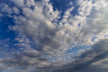 Fototapeta na wymiar The sky is covered by gray clouds, clouds signaling a change in weather, the sky is obscured by clouds before rain.