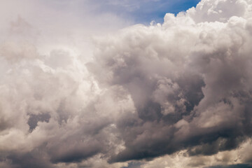 Fototapeta premium A large and threatening band of dark clouds before the storm, big waves of clouds close-up in the sky, approaching storm and sharp weather change.