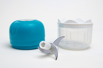 Portable cordless blender with steel blades for chopping fruits and vegetables.
