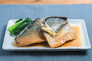 鯖の味噌煮　Mackerel simmered in miso