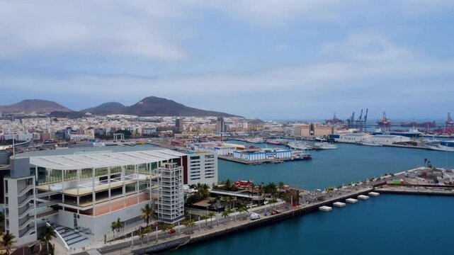 Vista a&eacute;rea de Las Palmas de Gran Canaria &ndash; Bah&iacute;a, ciudad y costa desde el cielo