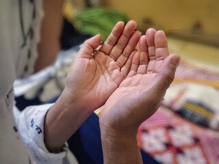 close up of hands holding hands
