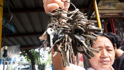 woman holding a bunch of keys