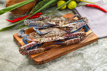 Raw blue crab for cooking