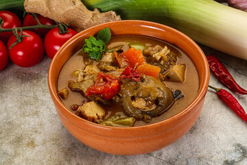 Thai curry with chicken and basil