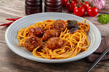 Meatballs with tomato sauce and spaghetti