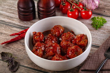 Beef meatballs with tomato sauce