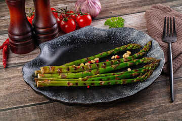 Grilled asparagus sprouts with cedar