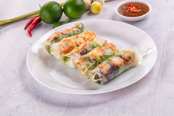 Vietnamese spring roll with prawn