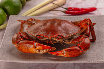 Gourmet steamed crab served lime