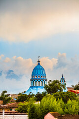 Espectacular atardecer en el Pueblo Mágico de Coatepec, Veracruz, con la Iglesia Nuestra Señora...