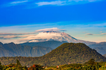 Volcán Pico de Orizaba (Citlaltépetl) visto desde Coatepec, Veracruz.