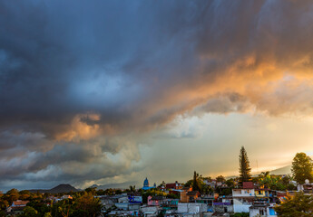 Espectacular atardecer en el Pueblo M&aacute;gico de Coatepec, Veracruz.
