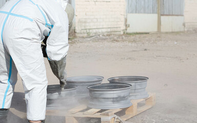 sandblasting of metal car wheel rims