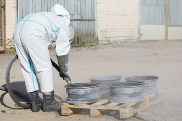 sandblasting of metal car wheel rims