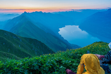Sunrise on Augstmatthorn, painting the sky in gold above Brienzersee. A peaceful moment above the clouds, where silence meets breathtaking alpine beauty.