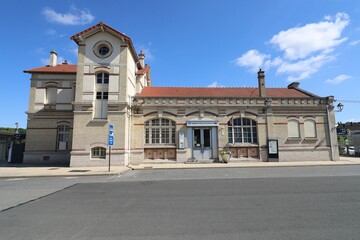 Gare ferroviaire, vue de l'extérieur, ville de Crécy le Chapelle, département de la Seine et...