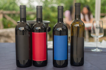 Degustazione di vini all'aperto