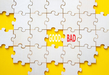 Obraz premium Good or Bad symbol. Concept word Good or Bad on wooden puzzle. Beautiful yellow background. Business and Good or Bad concept. Copy space