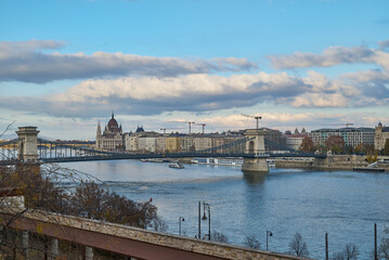 Obraz premium View from Budapest over the Danube river with impressive buildings and bridges