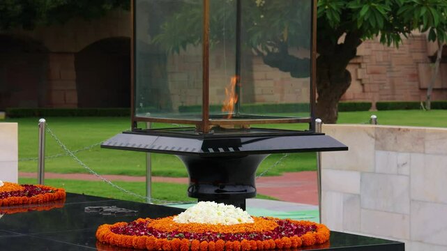 Amar Jawan Jyoti burning at India Gate, New Delhi