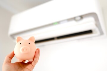 エアコンと貯金箱で節約を意識する電気代対策