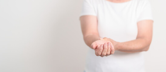 Elderly  Woman having wrist pain for Carpal Tunnel Syndrome, Wrist Tendinitis, muscle ache, De...