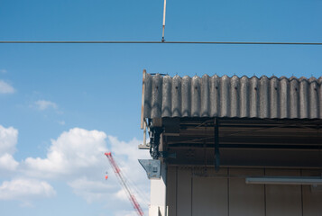 空と屋根