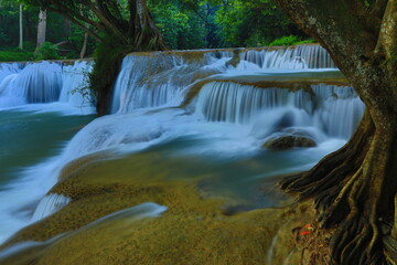 Namtok Chet Sao Noi or Chet Sao Noi waterfall,
the famous tourist attraction of Saraburi is a 7-tiered waterfall that is clean and shady with various large and small trees. THAILAND