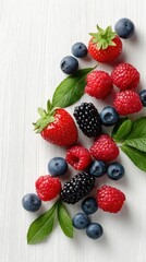Obraz premium Fresh Berries and Leaves on White Wooden Surface for Healthy Eating