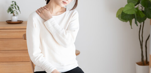 肩こりのミドル女性