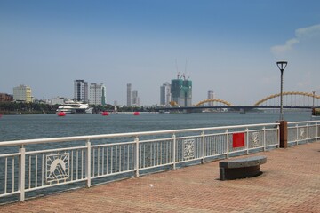 Fototapeta premium ベトナムダナンのドラゴンブリッジ