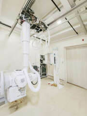 A high-tech X-ray machine in a medical room, featuring advanced equipment and intricate wiring. It’s ready to provide clear and detailed imaging for diagnostics.