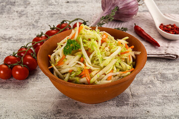 Vegan salad with kohlrabi and carrot